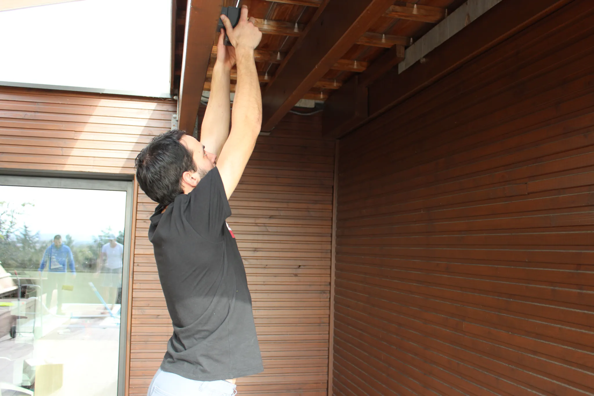 Homme-travail-hauteur Homme effectuant un travail en hauteur
